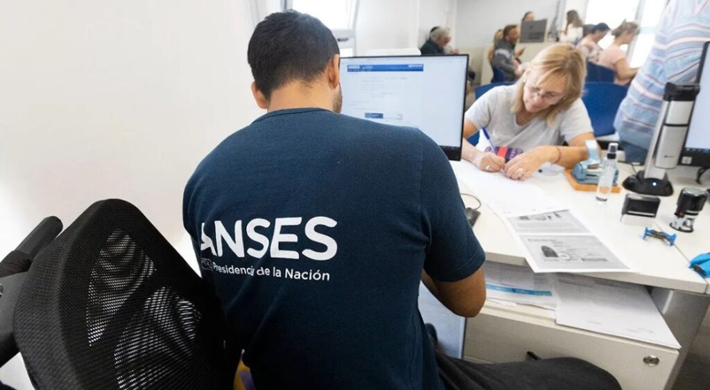 Calendario de pagos ANSES: quiénes cobran hoy miércoles 14 de mayo